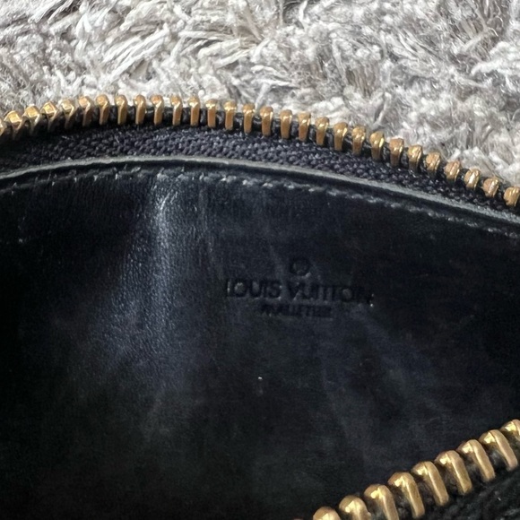 LOUIS VUITTON Black Epi Leather Noir Pochette Cles - Picture 5 of 10